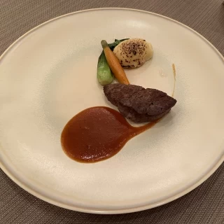 お肉は柔らかくて美味しいです。