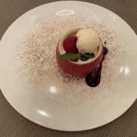 本物のりんごで器が作ってありました。