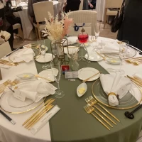 カトラリー、ナフキン、テーブルクロスなど全部決めれます。
