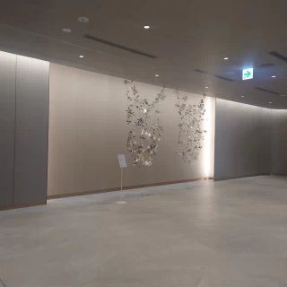儀式殿へ続く廊下にイベントができるぐらいのスペースがあります