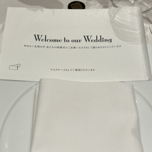 披露宴会場のテーブル上のマスクケース|668070さんのアプローズスクエア東京迎賓館の写真(1962163)