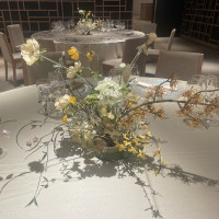 エール。テーブルが広いので装花は豪華なものが映えそうです。