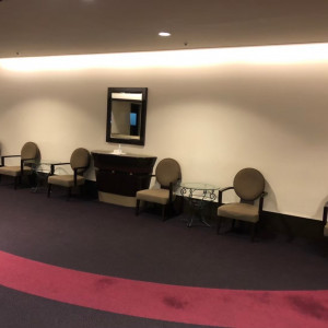 廊下に椅子があり、早めに来た方も安心です|668249さんのホテルメトロポリタン エドモント(JR東日本ホテルズ)の写真(1857146)
