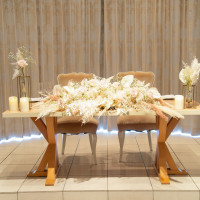 新郎新婦のテーブル
ドライフラワー中心の装花