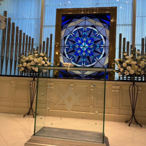 青色のステンドグラスが素敵なチャペル|668297さんのアヴァンセ リアン 東京 （AVANCER LIEN TOKYO）の写真(2058645)