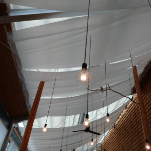 披露宴会場の天井|668424さんのル・ピオニエ（オズブライダル）の写真(1854481)