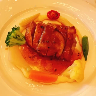 肉料理です