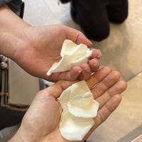 フラワーシャワーの花びらです