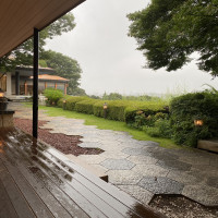 雨の振る雰囲気のいいガーデン