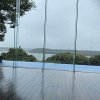 チャペルから見える雨の佐鳴湖