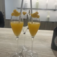ウェルカムパーティーでオレンジを生搾りしてくださいました。