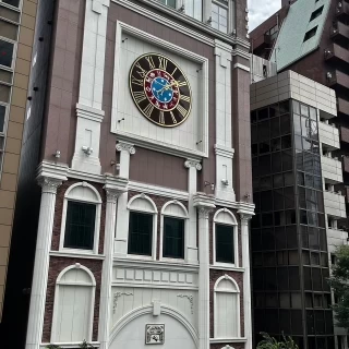 高いビルです
