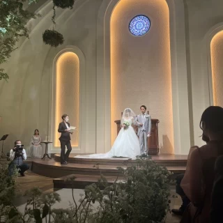 天井が高く、客席も広いです。