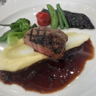 試食会でのお肉料理です！