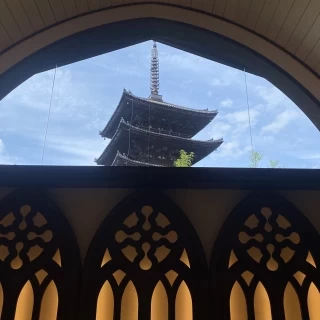 チャペルから見える八坂の塔