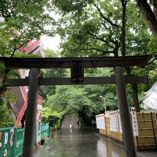 東郷神社の境内への入り口です。
