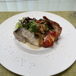 お魚とエビの食べ比べ