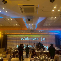 新郎新婦入場前の披露宴会場