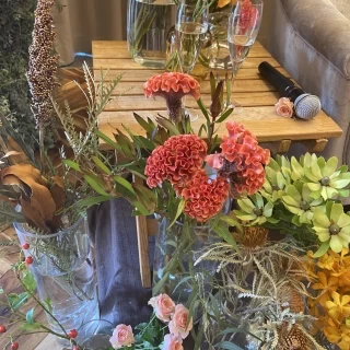 秋の挙式で、華やかな装花でした！