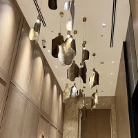 エレベーター前の照明