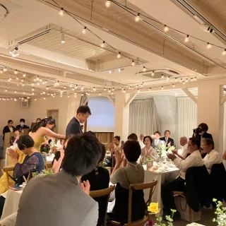 披露宴会場。ゲストとの距離が近くみんなで楽しめます。