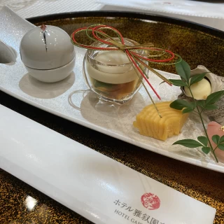 食器も可愛い前菜盛り合わせ