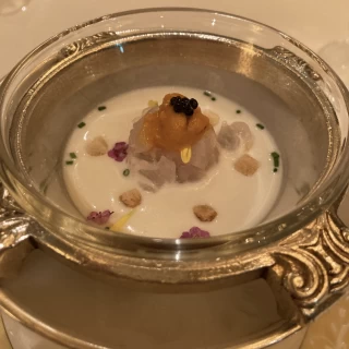 前菜、見た目もお味も美味しい。
