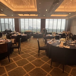 皇居に面した披露宴会場(正面から)