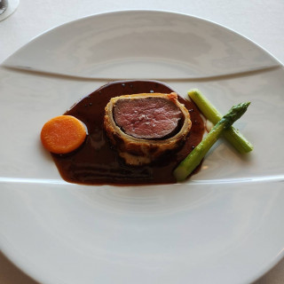 メインディッシュの牛ヒレ肉料理