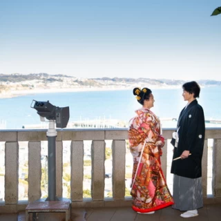 挙式を終えて、江ノ島のビュースポットでの一枚