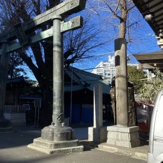 神社の正面の鳥居です。
