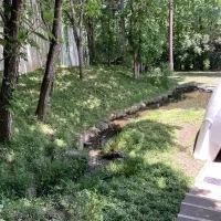 チャペルへ通じるガーデンの様子