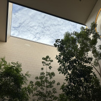披露宴会場から入れる小さめのガーデン　
開閉可能な天井窓