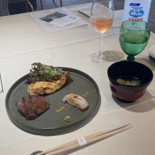 試食会です。こちらの他にデザートもいただきました。