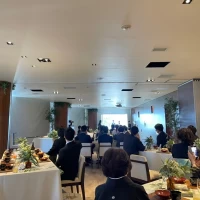 こちらも挙式会場同様に横に長い会場でした。