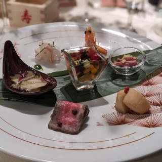 前菜は彩り豊か。和洋折衷という感じで素敵でした！