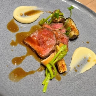 メインのお肉料理、関西の食材で美味しい