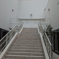 挙式会場から披露宴会場へ移動する際の階段