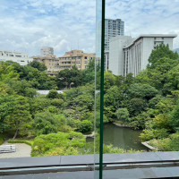 親族控室から見える庭園