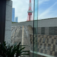 館内の至る所から東京タワーが見える