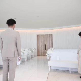 チャペルは白で海が映えるように作られていました。