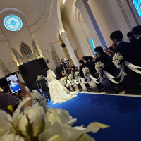 挙式で父と歩く後ろ姿です。