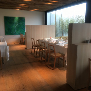 見学時の写真なのでレストランとしてのテーブル配置|671101さんのザ・メイビア宮崎（THE  MEIBIA  MIYAZAKI）（旧：ガーデンテラス宮崎 ）の写真(1873499)
