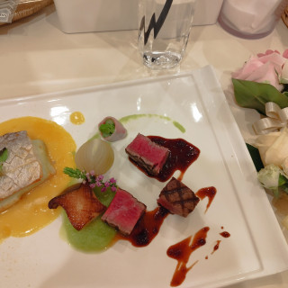 披露宴終了後に、控え室でメイン料理をいただきました