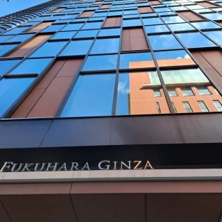 銀座の大通りに隣接しています。
