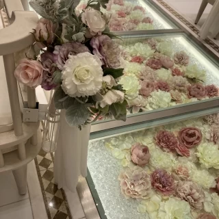 お花がしきつめららています。