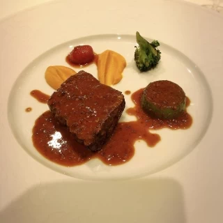 メイン料理のお肉