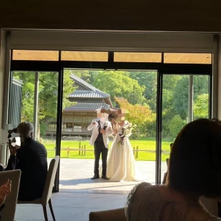 入場はお庭からにしました。緑がとても綺麗です。