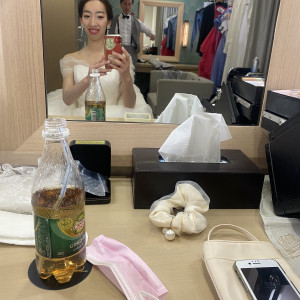 大きな鏡があり、ブライズルームはゆったりできます！|671337さんのデュクラス大阪/FIVESTAR WEDDINGの写真(1882340)