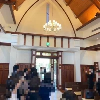 天井も高く、天井の形もおしゃれです。